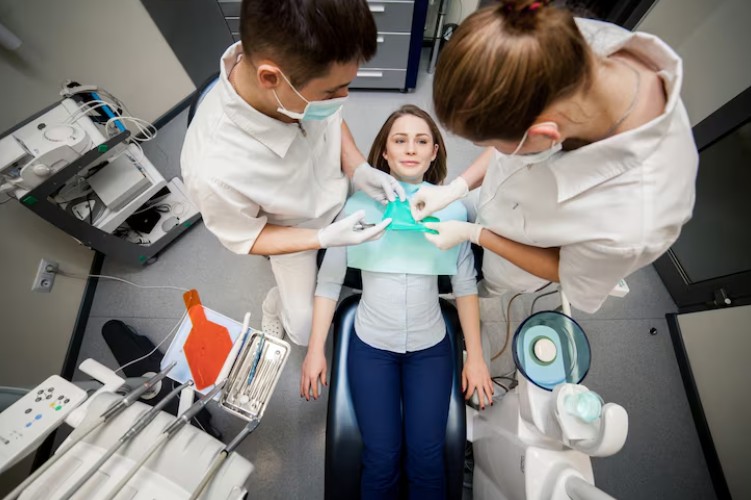 Best Family Dentist in Indirapuram Near Shipra Mall