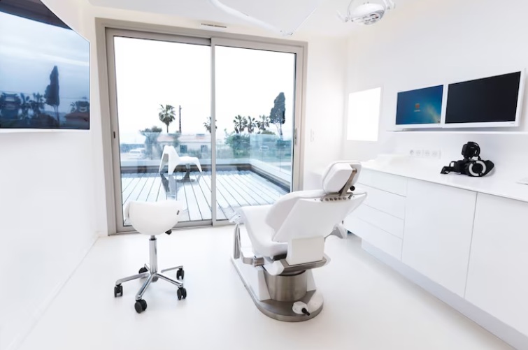 Best Dentist in Niti Khand Indirapuram for Smile Care