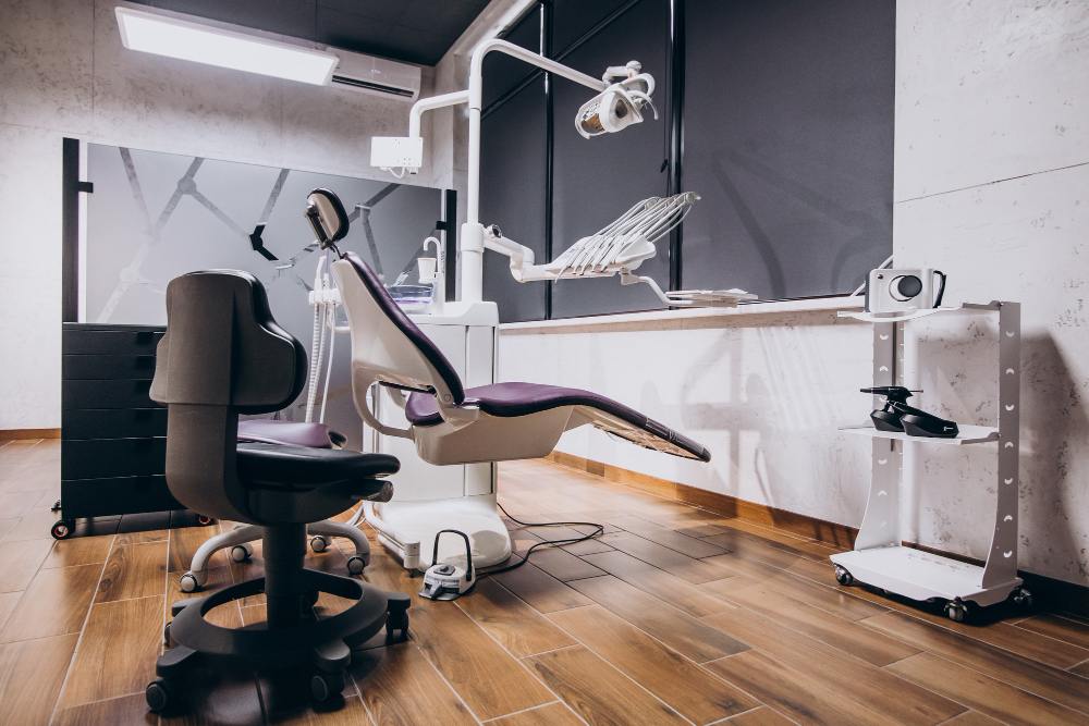 Book Trusted Dentist in Indirapuram Near You Today